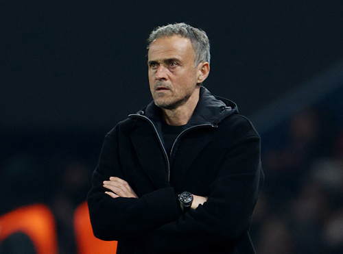 FIFA“冷处理”?恩里克世俱杯决赛锁喉佩德罗,三月零罚单引众怒