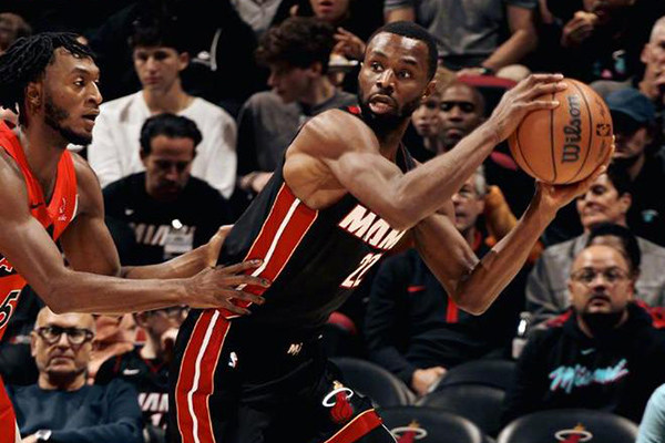 主场失守！热火三大主力下半场哑火，猛龙逆转终结四连败