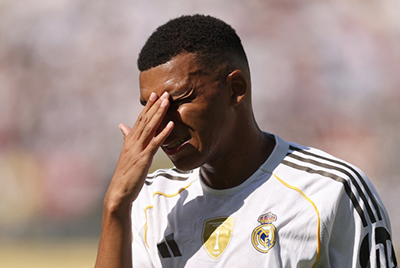 <a href=/qiuxingjrs/zuqiujrs/119.html target=_blank class=infotextkey>梅西</a>已揽4金球+3<a href=/zuqiujrs/ouguan/ target=_blank class=infotextkey>欧冠</a>，C罗1金球+1欧冠，同龄姆巴佩仍0金球0欧冠