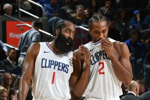 快船揭幕战:泰伦卢的多重调整与焦点