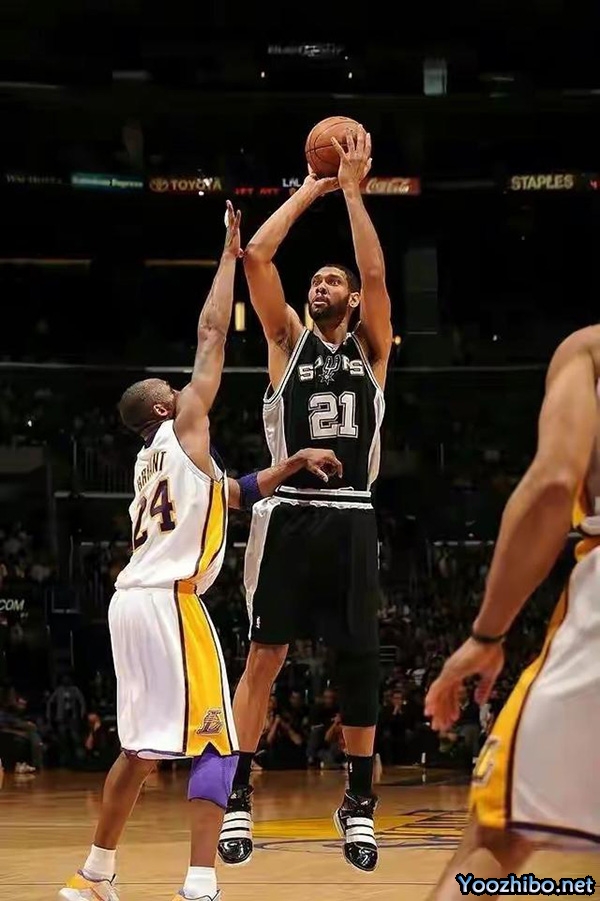 蒂姆-邓肯:NBA75大巨星榜单上的<a href=/lanqiujrs/spurs/ target=_blank class=infotextkey>马刺</a>传奇