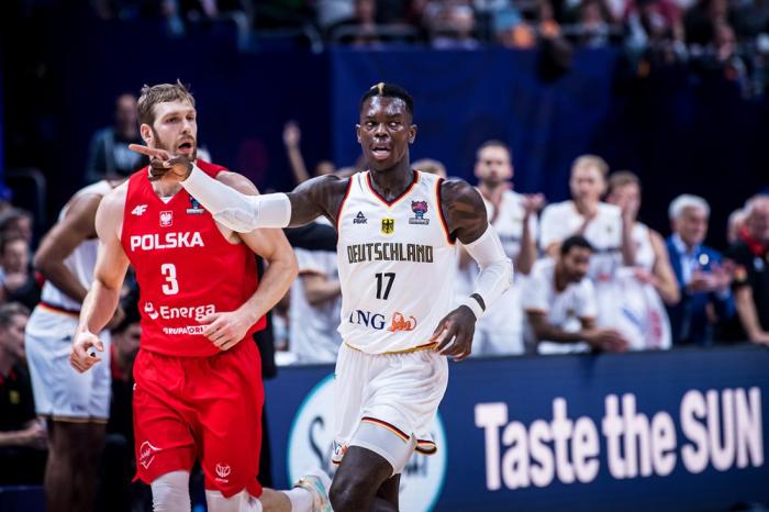 轰26+6夺铜！施罗德两记关键三分杀死比赛 末节13分全场高呼MVP