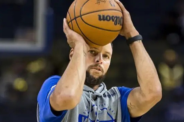 勇士坏消息:库里巴特勒等四将缺席对阵湖人季前赛