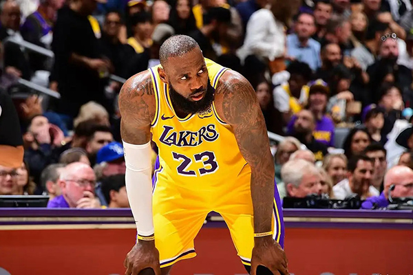 NBA休赛期动态:<a href=/lanqiujrs/lakers/ target=_blank class=infotextkey>湖人</a>伤病、勇士签约与<a href=/lanqiujrs/76ers/ target=_blank class=infotextkey>76人</a>合同进展